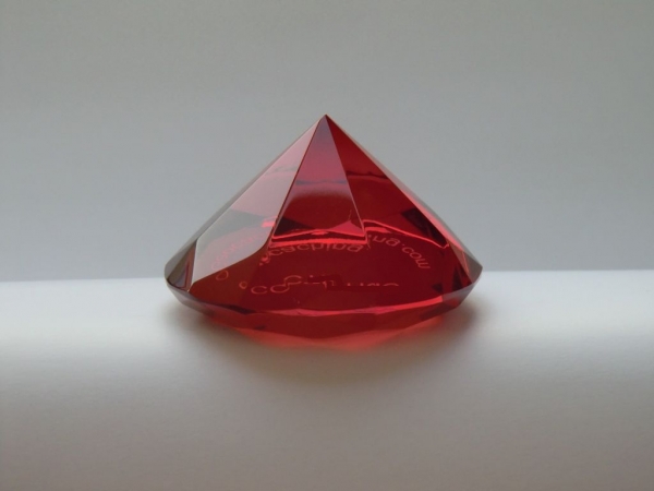 5 cm glass diamond - red