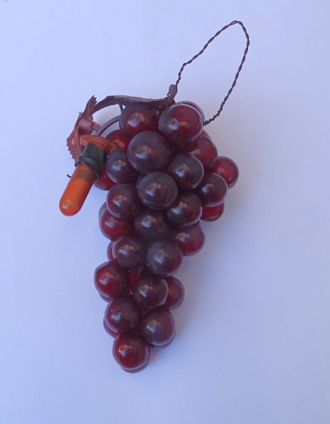 Geocaching Grapes Hide - red